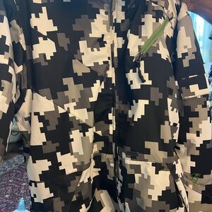 Men’s Black & White Pixel ski coat  liquid brand large